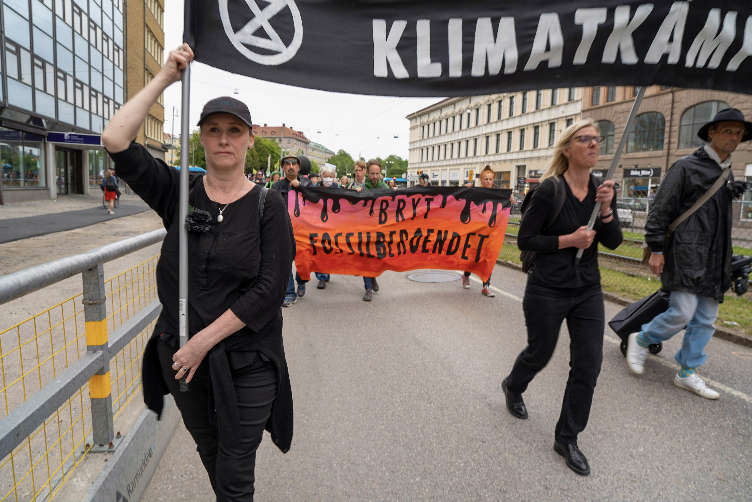 Avmarsch — Bryt Fossilberoendet-banderollen