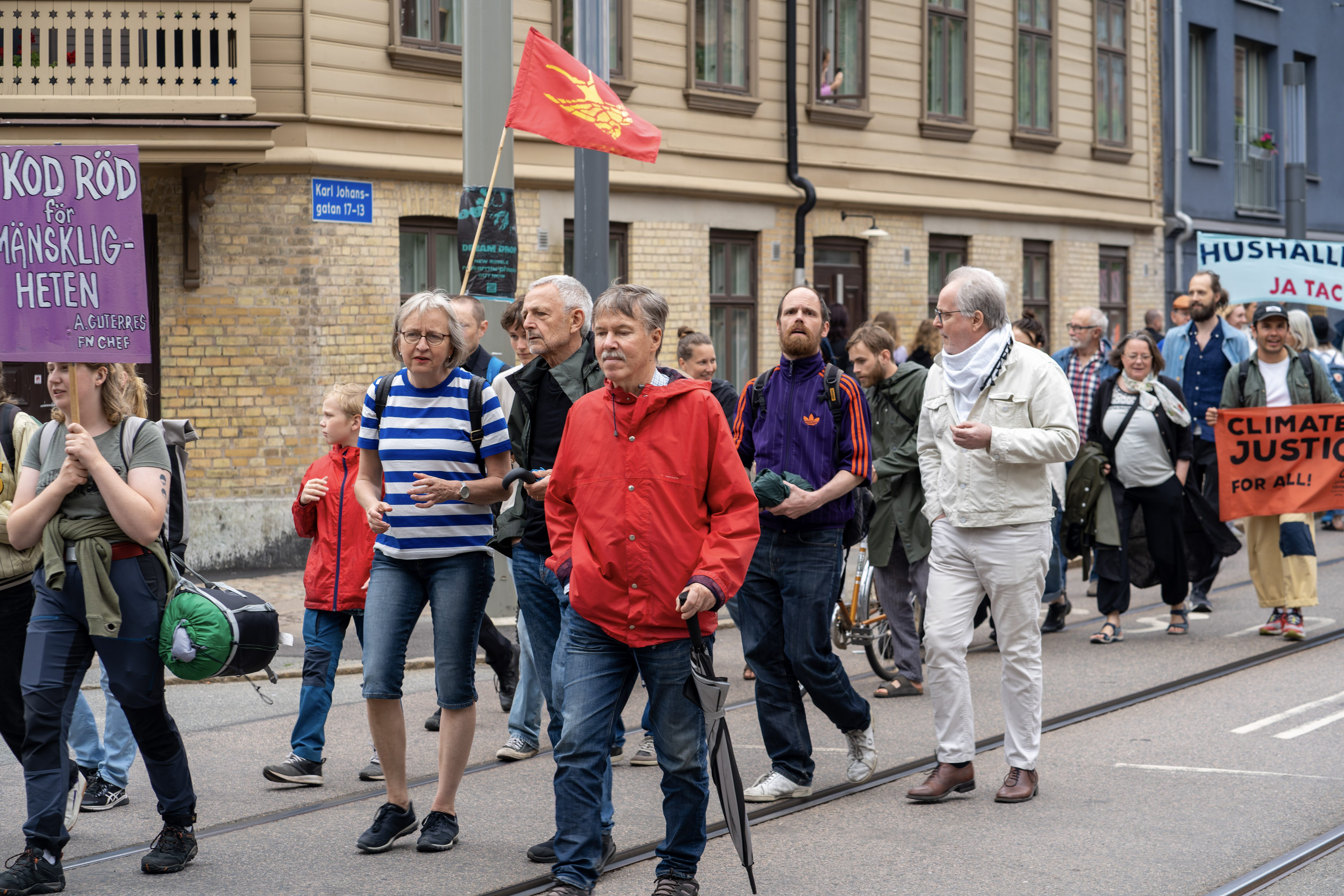 Kaptensgatan — folkmassa