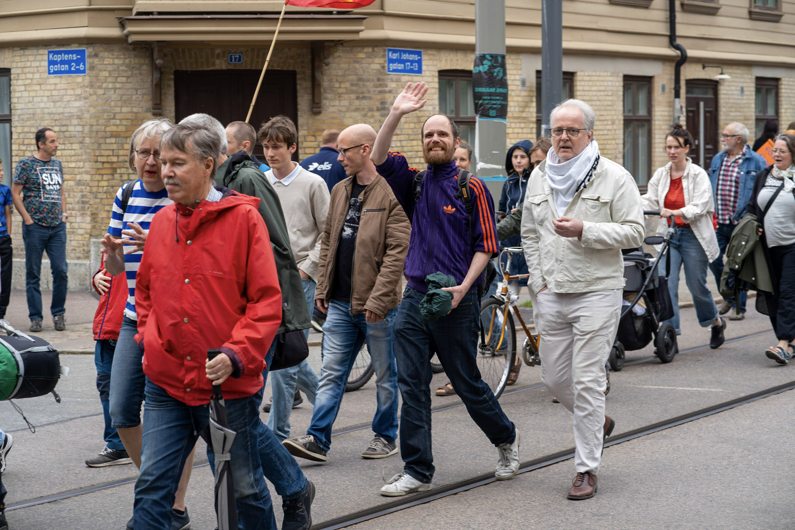 Kaptensgatan — marschen fortsätter