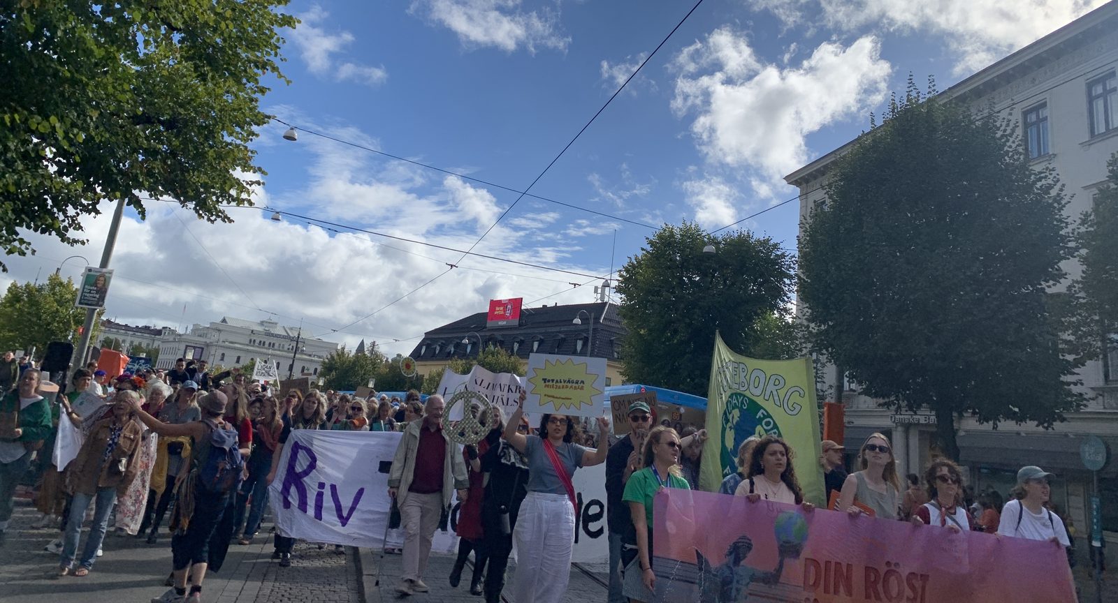 Din röst är klimatets röst – frontbanderollen på väg